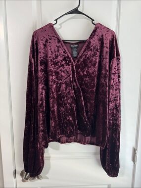 Wrangler Velvet Top in Burgundy